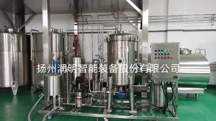 潤明保健酒冷凍過濾機硅藻土過濾+陶瓷膜精濾。